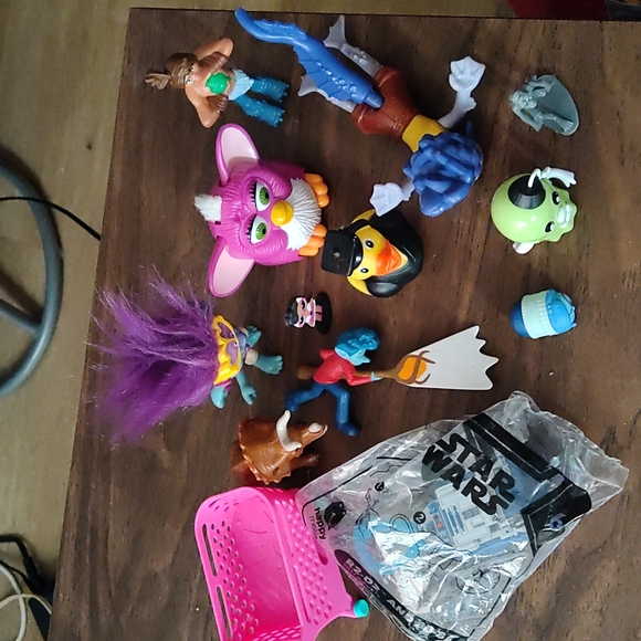 Mixed Vintage & Modern Toy Lot – Star Wars, Furby, Troll, LOL Mini, and More! - Picture 1 of 5